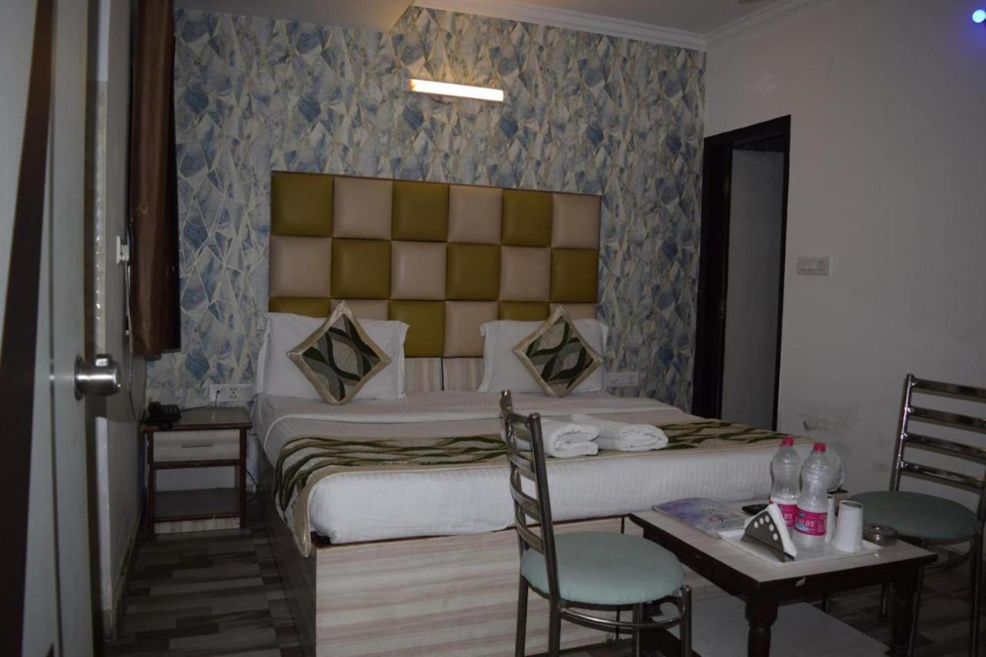 Hotel Clink New Delhi Airport מראה חיצוני תמונה