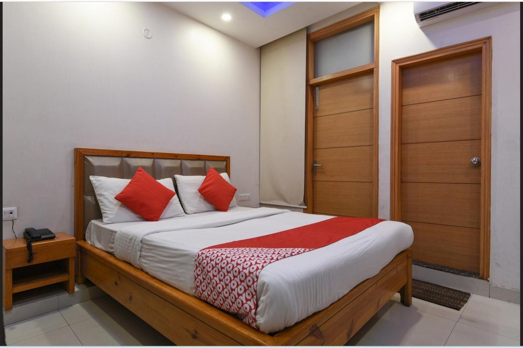 Hotel Clink New Delhi Airport מראה חיצוני תמונה