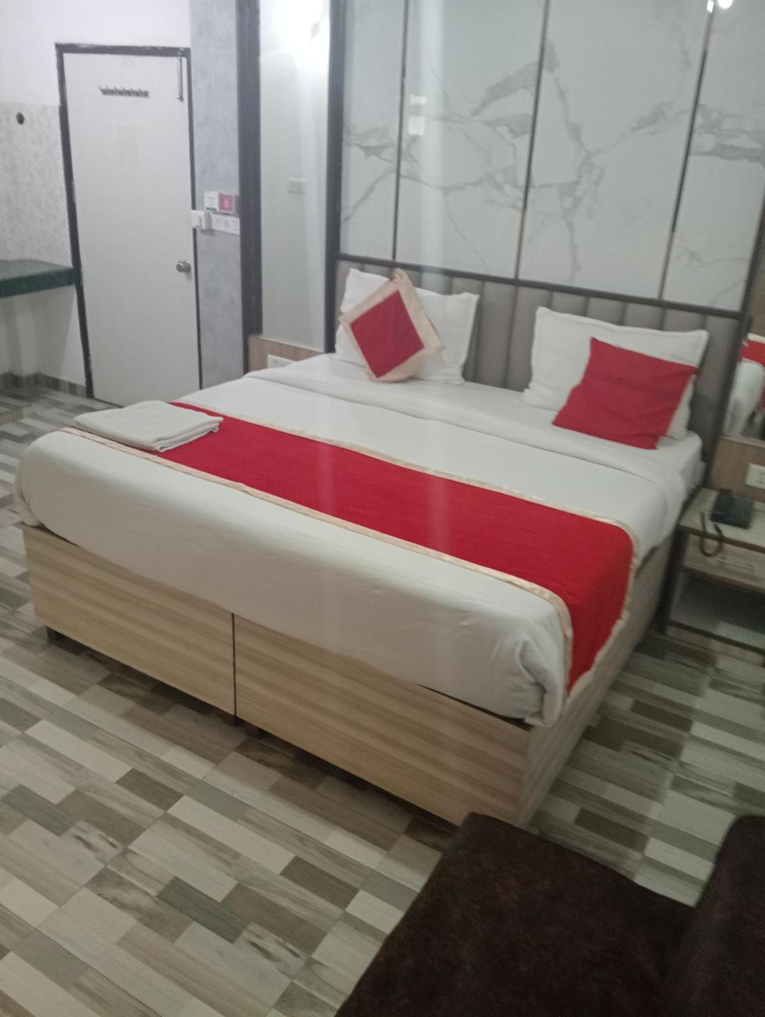Hotel Clink New Delhi Airport מראה חיצוני תמונה