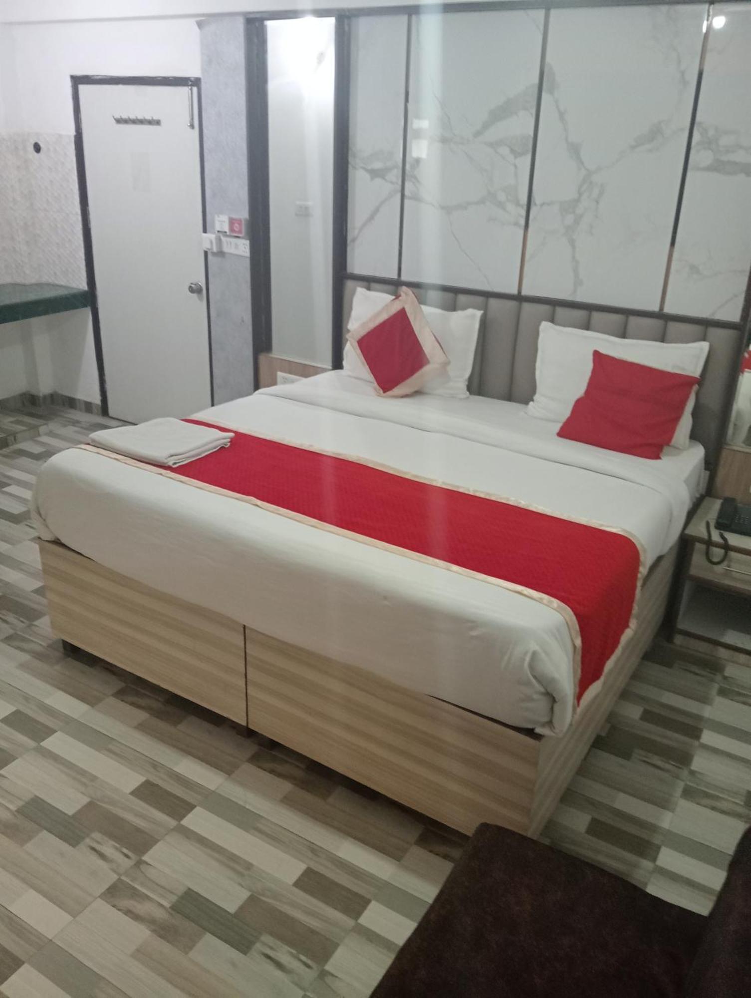 Hotel Clink New Delhi Airport מראה חיצוני תמונה